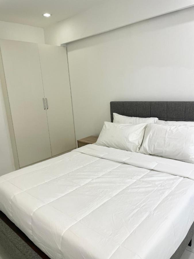 Burgundy Guest Suite Manilla Buitenkant foto