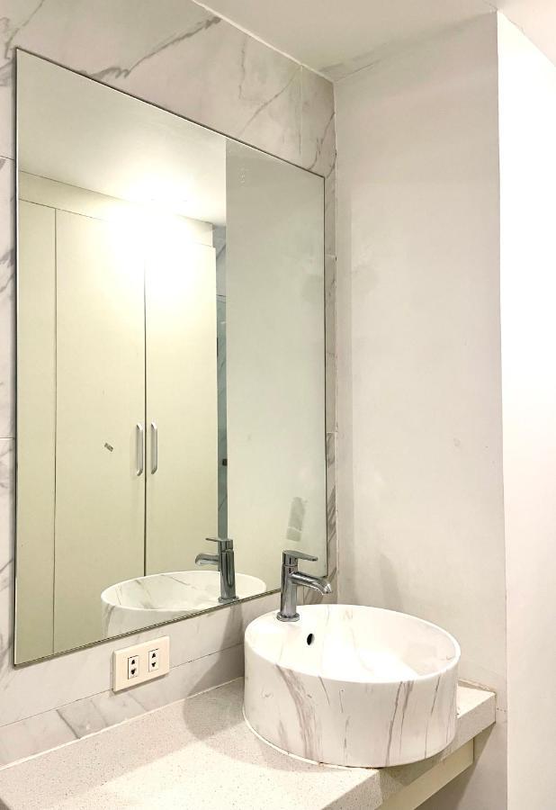 Burgundy Guest Suite Manilla Buitenkant foto
